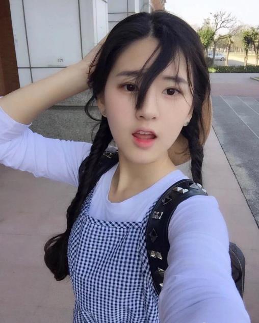 赵露思是谁旗下的艺人：赵露思是怎么出道的