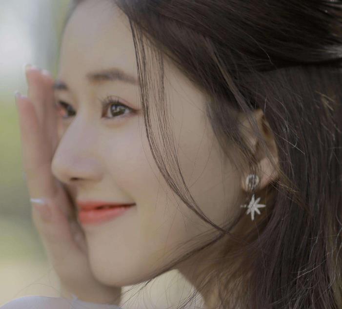 赵露思是谁旗下的艺人：赵露思是怎么出道的