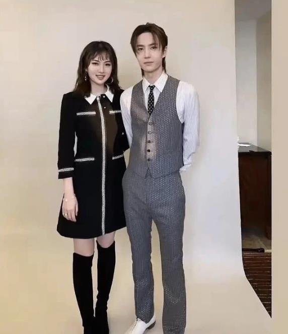 姚安娜为什么不姓任：姚安娜资料照片