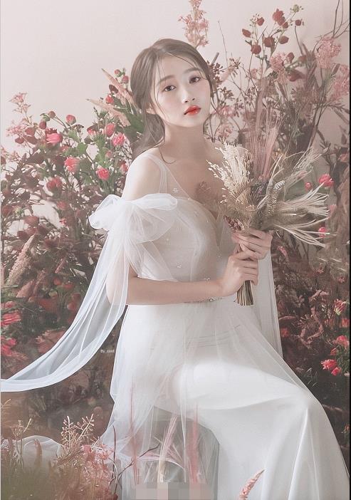 关晓彤婚纱造型照片：关晓彤鹿晗领证是真的吗