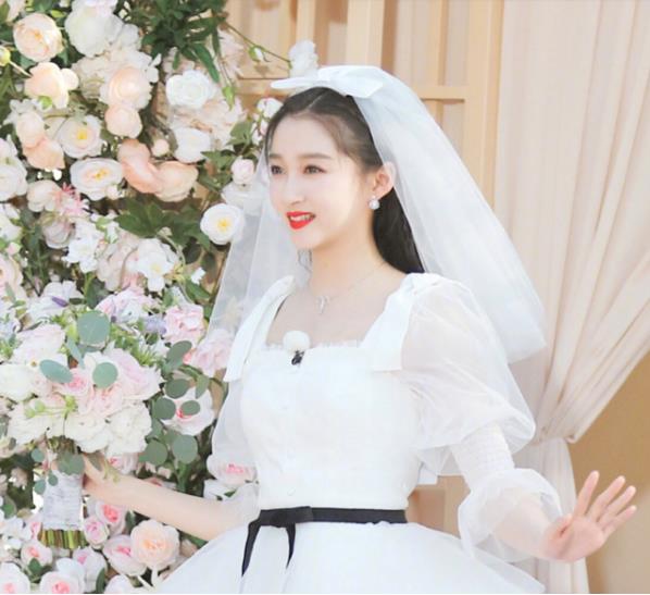 关晓彤婚纱造型照片：关晓彤鹿晗领证是真的吗