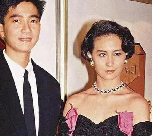 何超琼的几段感情经历:何超琼年轻时候的图片 何超琼的几段感情经历:何超琼年轻时候的图片