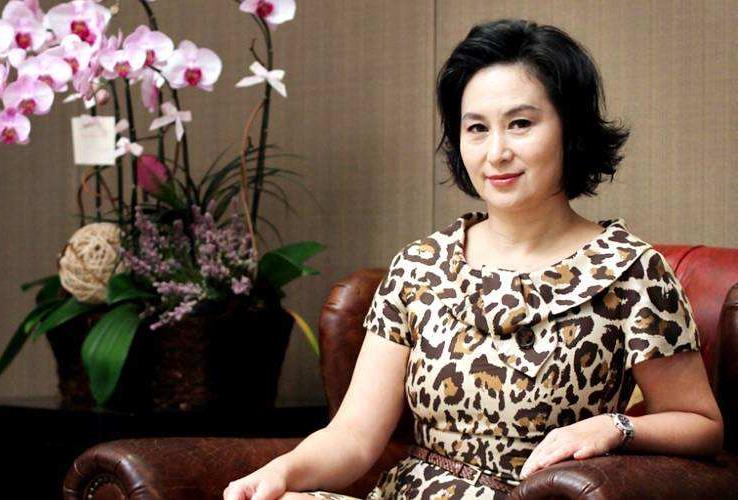 何超琼的几段感情经历:何超琼年轻时候的图片 何超琼的几段感情经历:何超琼年轻时候的图片