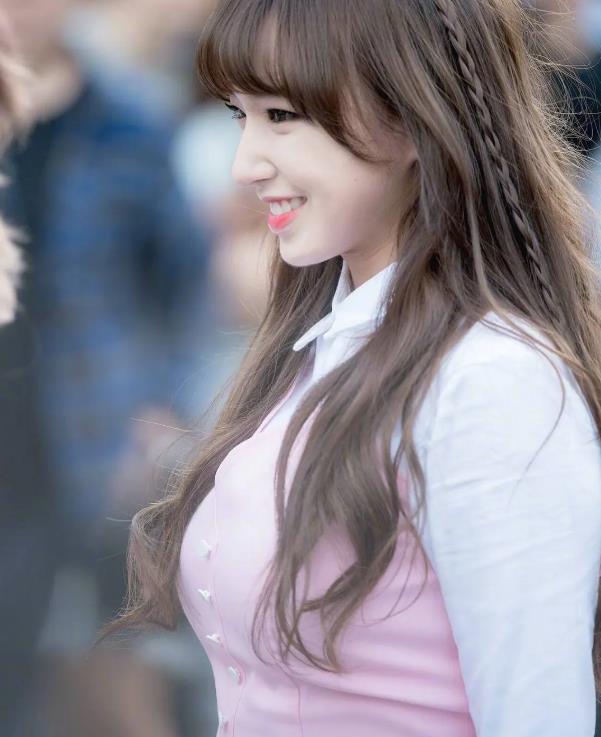 程潇的胸部有多大：程潇是多大罩杯看起来好大