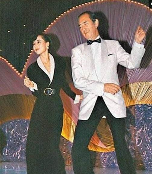 赌王为什么没有娶利智：赌王利智何超云是什么关系