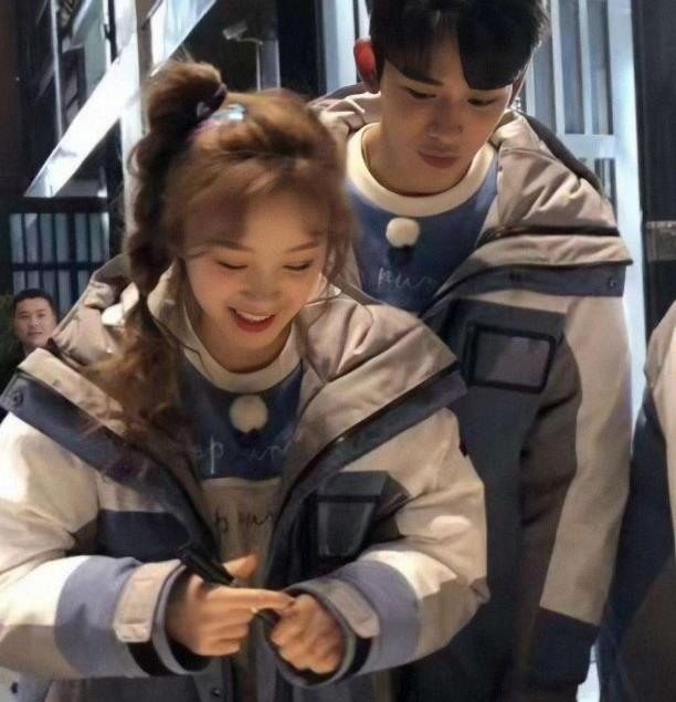 黄旭熙宋雨琦什么关系：黄旭熙宋雨琦吻照是真的吗