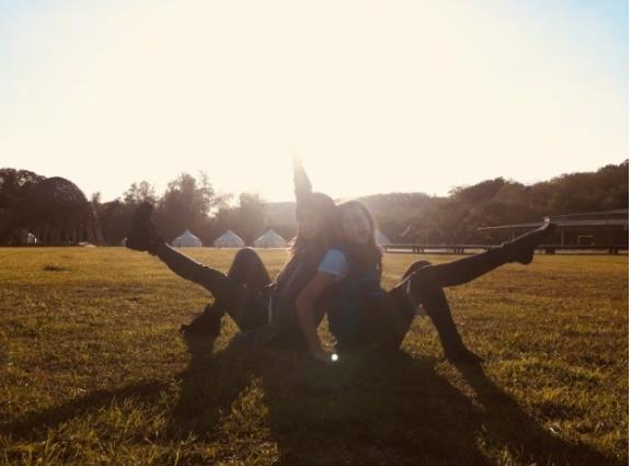 贾静雯首晒梧桐妹正面照