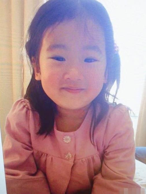 贾静雯首晒梧桐妹正面照