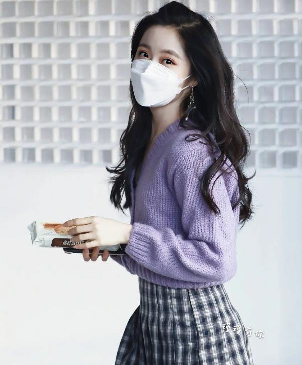 王艺瑾张新成什么关系：嘉行王艺瑾家庭背景及个人资料