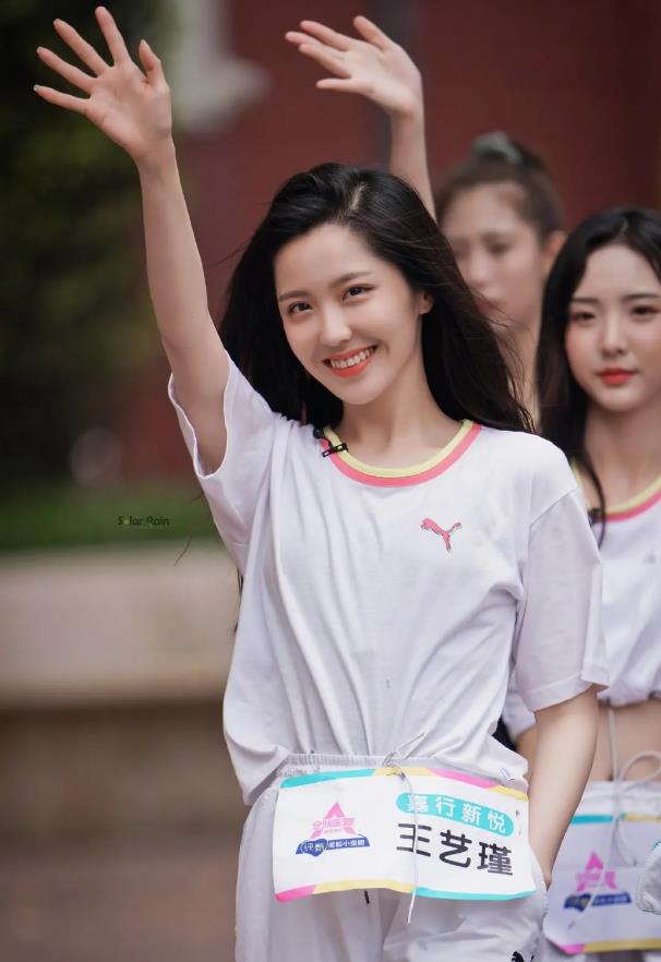 王艺瑾张新成什么关系：嘉行王艺瑾家庭背景及个人资料