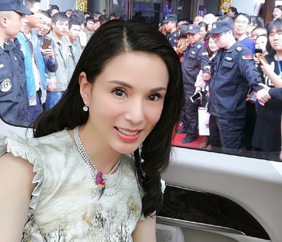 李若彤年龄多大：李若彤演小龙女时候多大