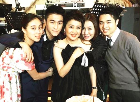 何猷佳为什么不露面：何猷佳多大了去哪了？