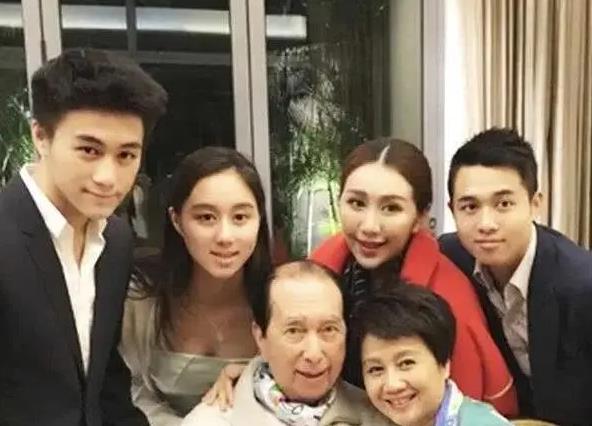 何猷佳为什么不露面：何猷佳多大了去哪了？