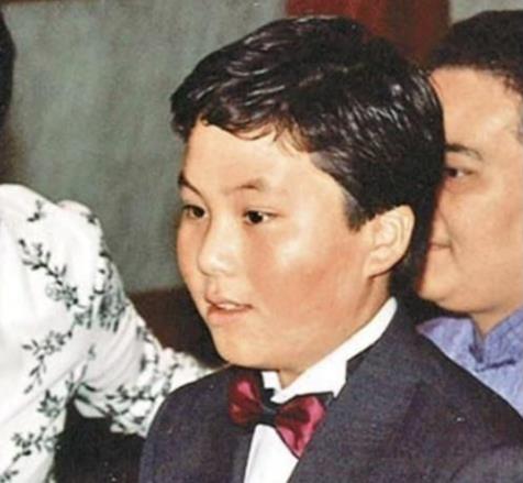 何猷佳为什么不露面：何猷佳多大了去哪了？