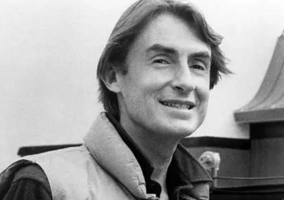 导演乔舒马赫去世：乔舒马赫版蝙蝠侠讲的什么