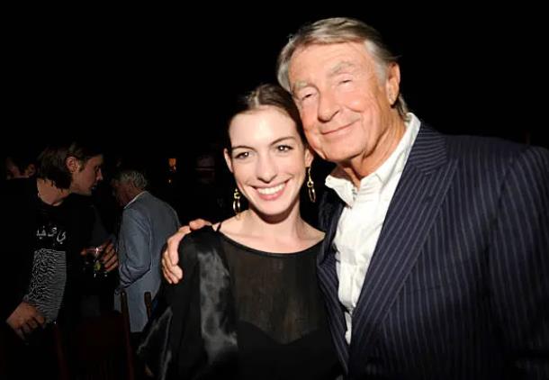 导演乔舒马赫去世：乔舒马赫版蝙蝠侠讲的什么