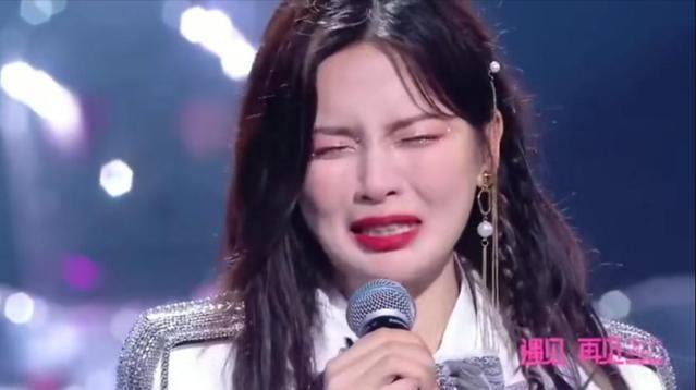 杨超越：跟老板吵架第一名：火箭少女解散杨超越痛苦