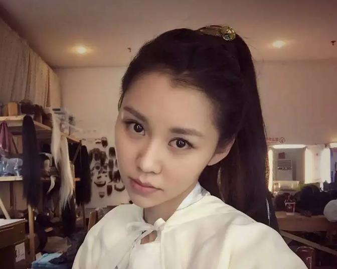 阿丽亚个人资料身高年龄：阿丽亚电竞紧身裤图片