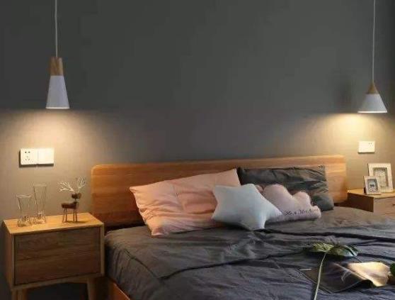 床头放什么旺财：发财树聚宝盆饰品和五帝钱