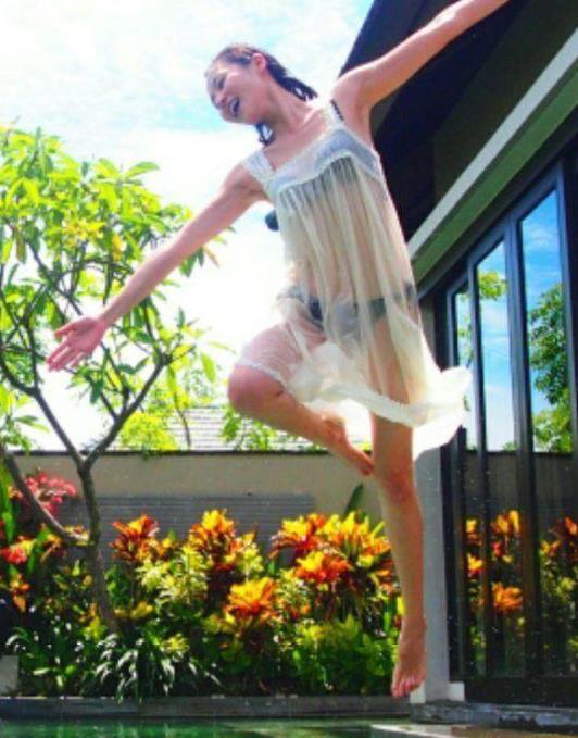 万绮雯大长腿美图