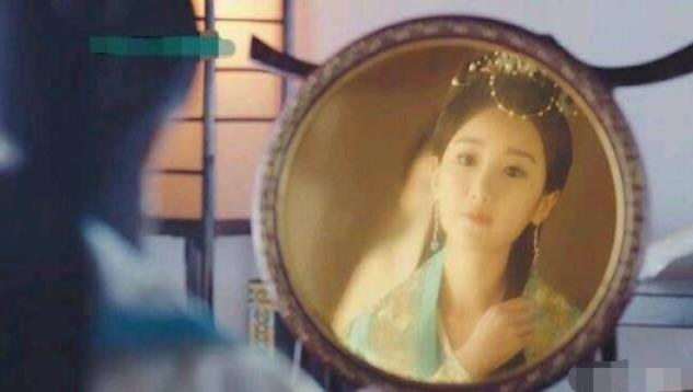 镜子唤醒前世记忆：从镜中看自己的前世