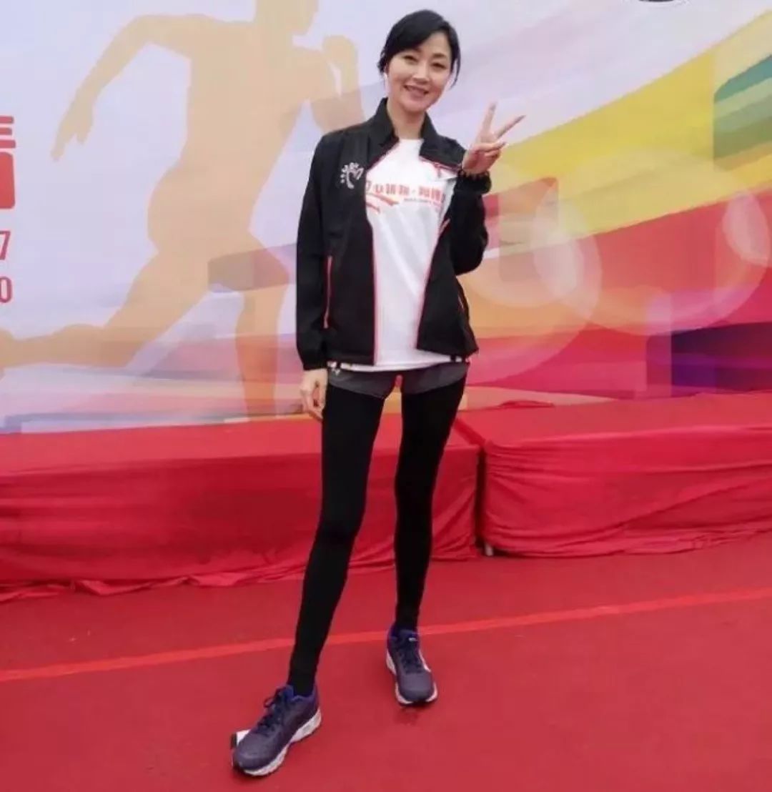 万绮雯大长腿美图