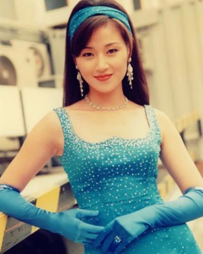 万绮雯大长腿美图