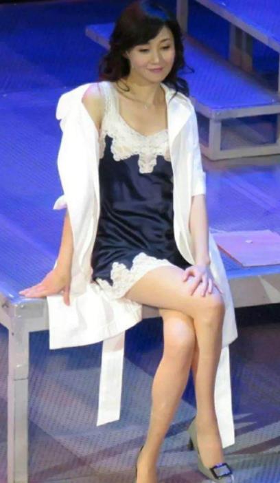 万绮雯大长腿美图