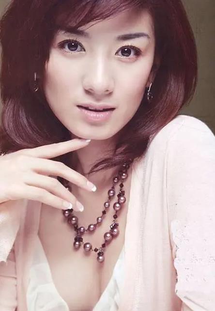 十大胸大女明星排行榜图片：胸最大的十个女星