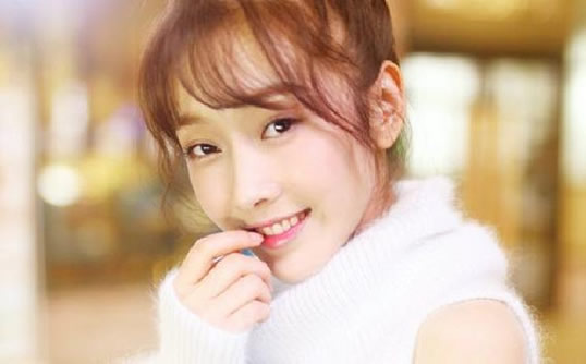 宣璐的个人资料简介及背景：宣璐生活照甜美清雅