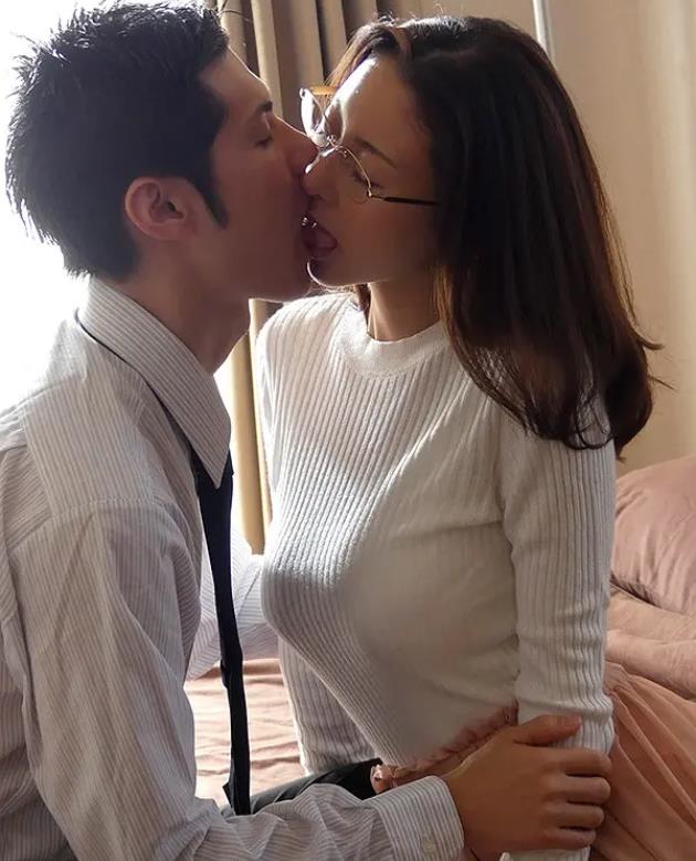 松下纱荣子资料照片：松下纱荣子美照封面大全