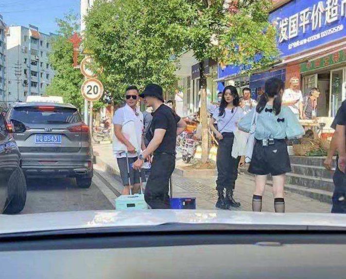 赵丽颖黄晓明买菜：赵丽颖黄晓明私下关系如何