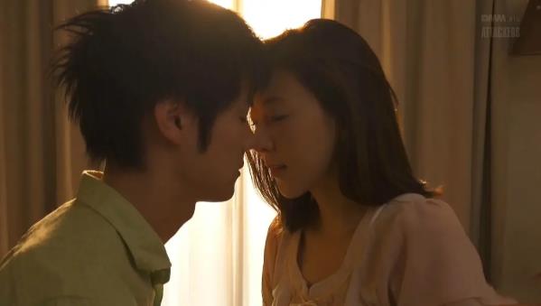 松下纱荣子资料照片：松下纱荣子美照封面大全