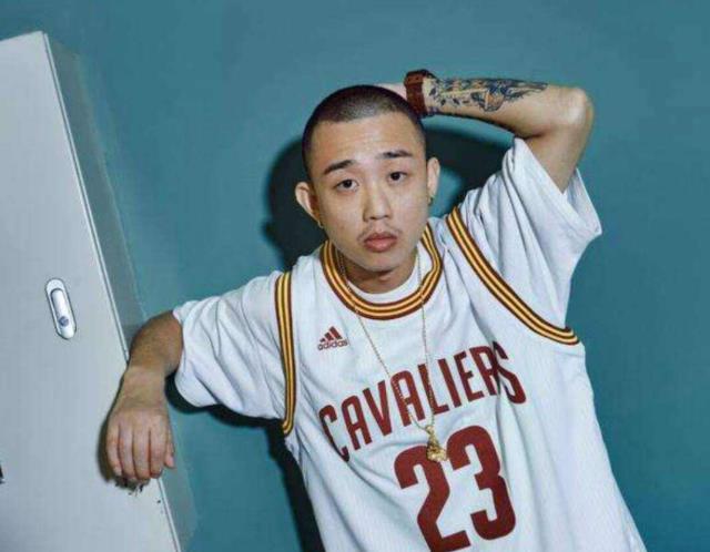 周延为什么叫gai：gai周延个人信息及老婆王斯然资料