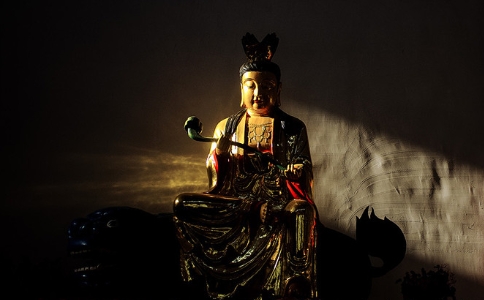 本源法师：佛菩萨像一定要供奉在家中的南方吗？