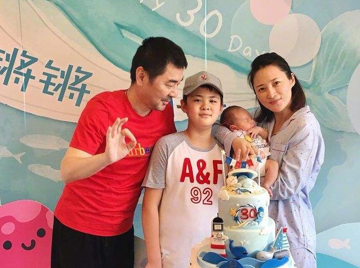 蒋勤勤陈建斌恋爱过程：蒋勤勤为什么嫁陈建斌