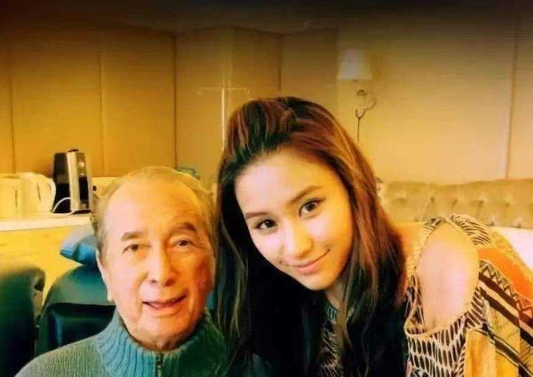 何超莲个人资料及经历：何超莲是几太生的