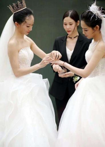 杨丽萍爱徒水月个人资料及年龄：杨丽萍的爱徒水月照片