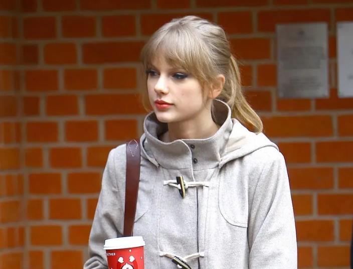 泰勒斯威夫特为什么叫霉霉？泰勒知道自己叫霉霉吗