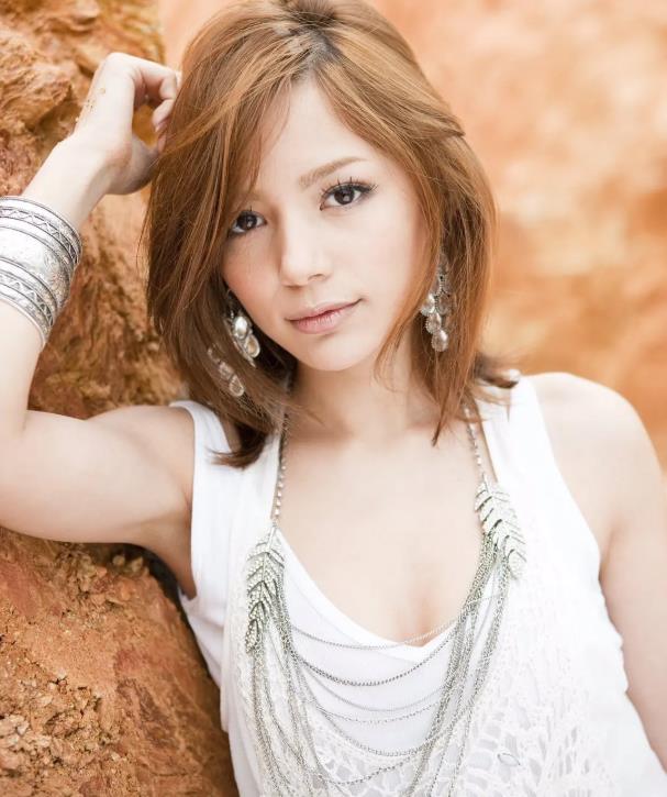 柚木提娜资料照片：柚木提娜性感照片大全