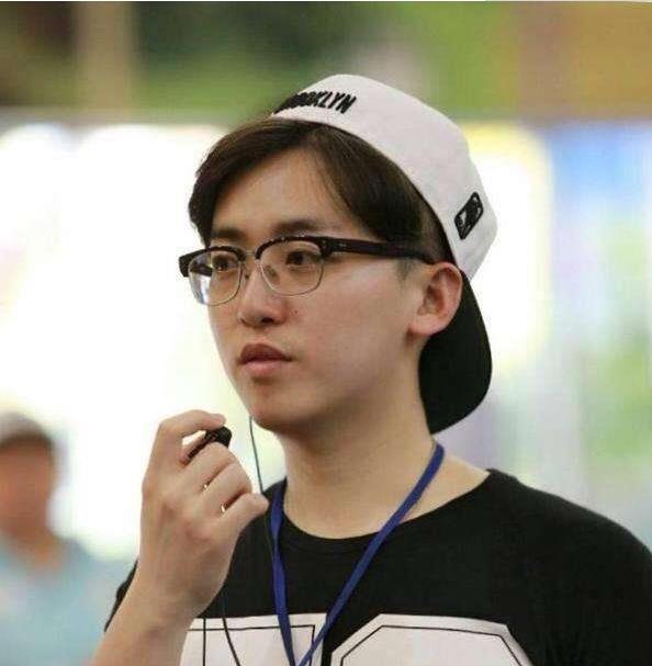 姚译添表白迪丽热巴是第几期：跑男导演姚译添妻子是谁