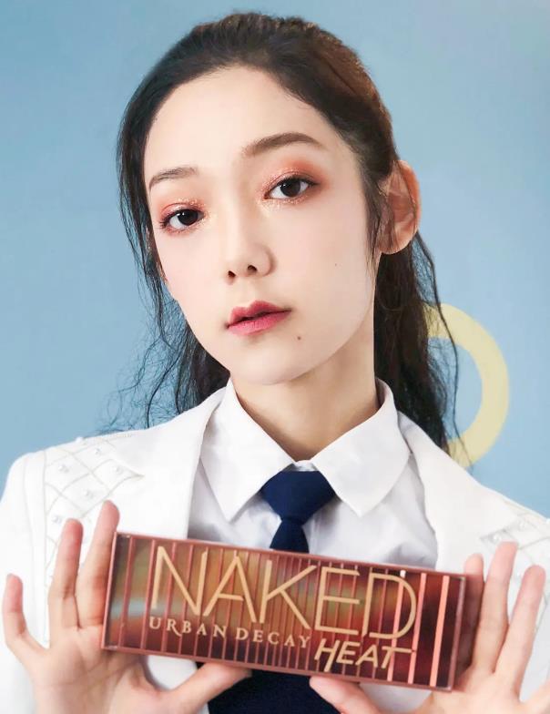 希林娜依高是哪里人什么民族：希林娜依高姓什么