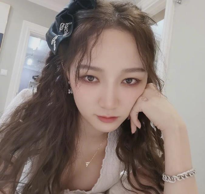 孟佳在韩国人气怎么样：韩国归来的孟佳为什么不火