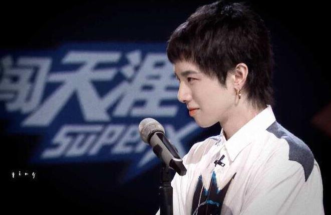 华晨宇吸管事件是什么事？吸管事件后华晨宇现在的助理是谁
