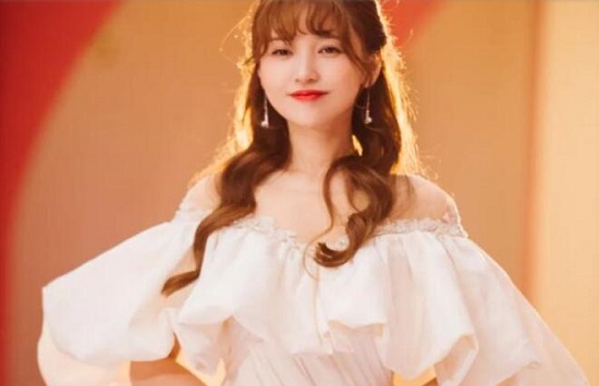 金莎被前经纪人欺骗 金莎和鄢颇之间到底是怎么回事