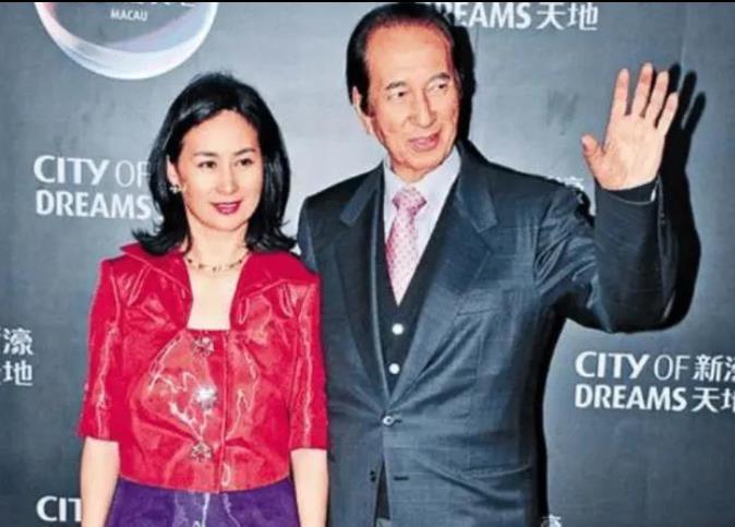 蓝琼缨年轻的图片及家世背景：蓝琼缨与赌王的故事