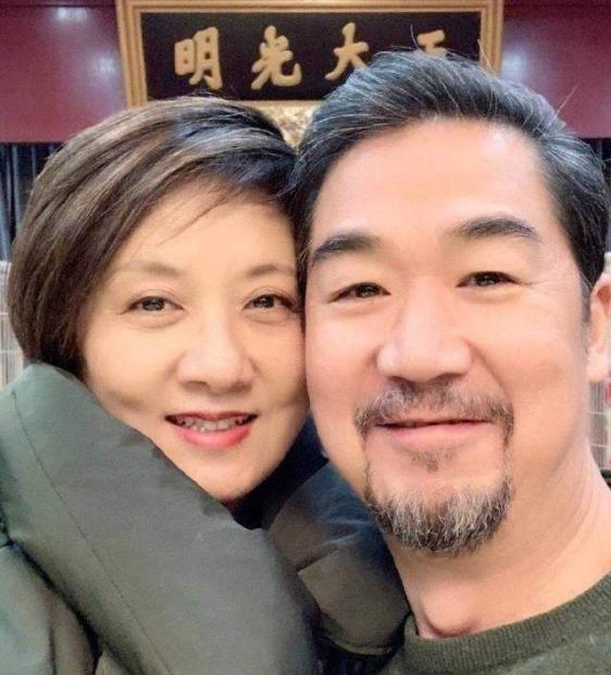 张国立邓婕怎么在一起的：邓婕的婚史