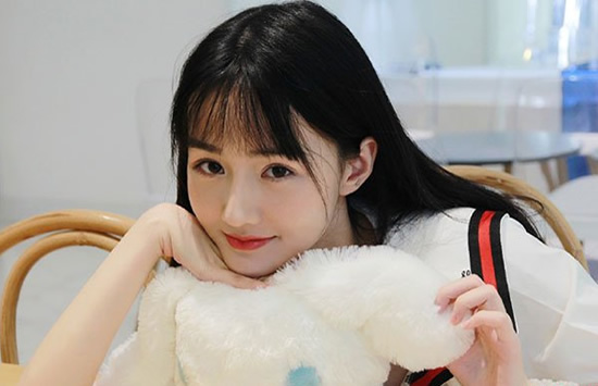 黄馨瑶个人资料及年龄多大了 黄馨瑶郑爽像吗对比照曝光