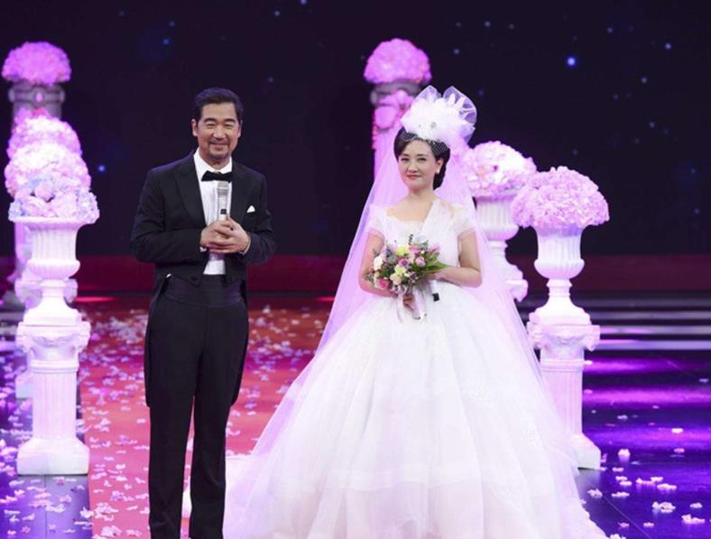 张国立邓婕怎么在一起的：邓婕的婚史