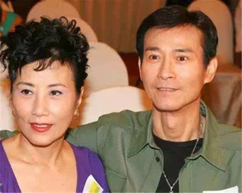 官晶华为何迷恋郑少秋：郑少秋真的爱官晶华吗